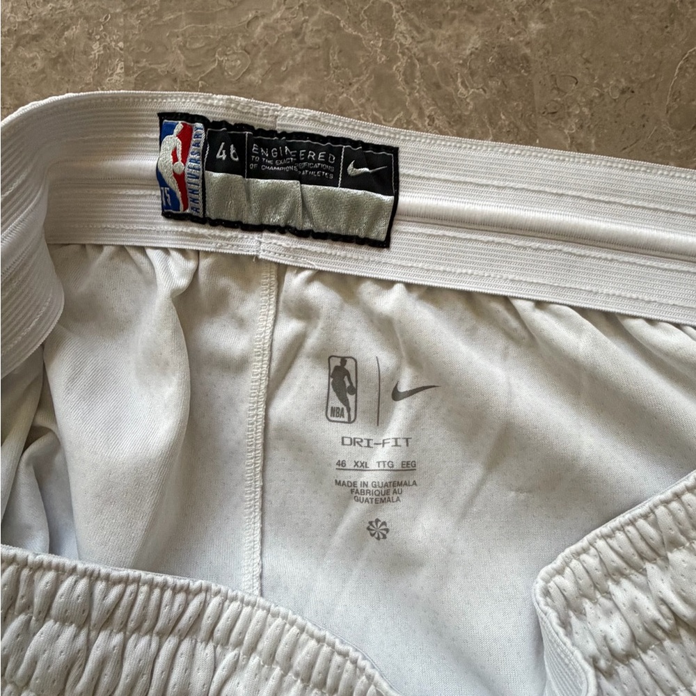 Nike White & Green Men’s Athletic Basketball Shorts - Picture 4 of 4